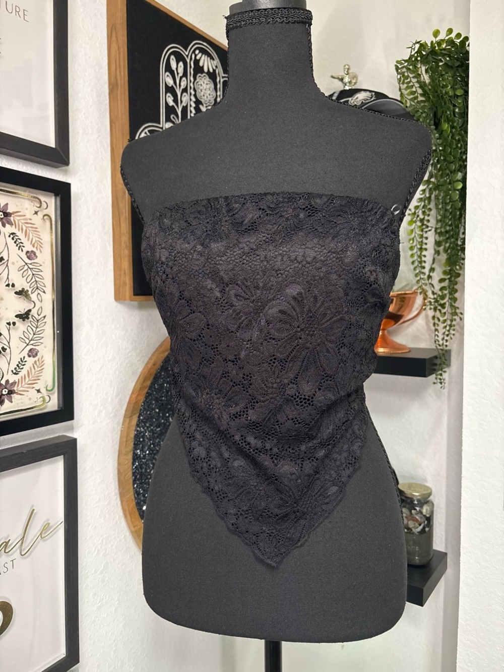 Misty Rose Black Lace Strapless Handkerchief Tube Top Size Medium